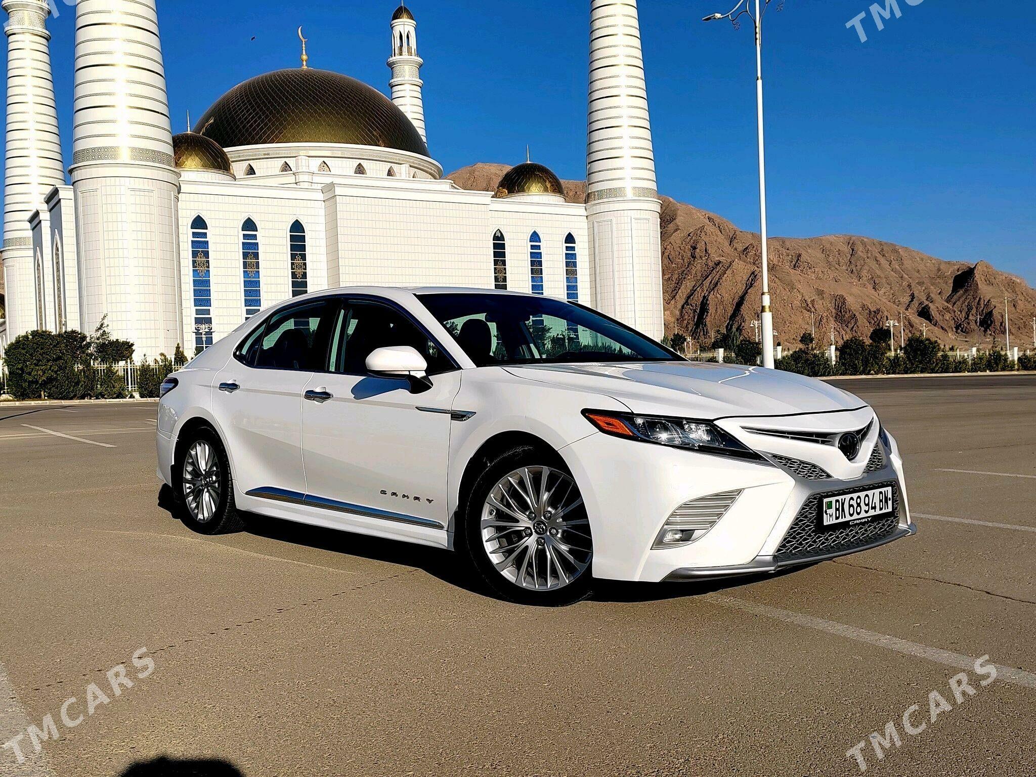 Toyota Camry 2020 - 335 000 TMT - Гумдаг - img 1