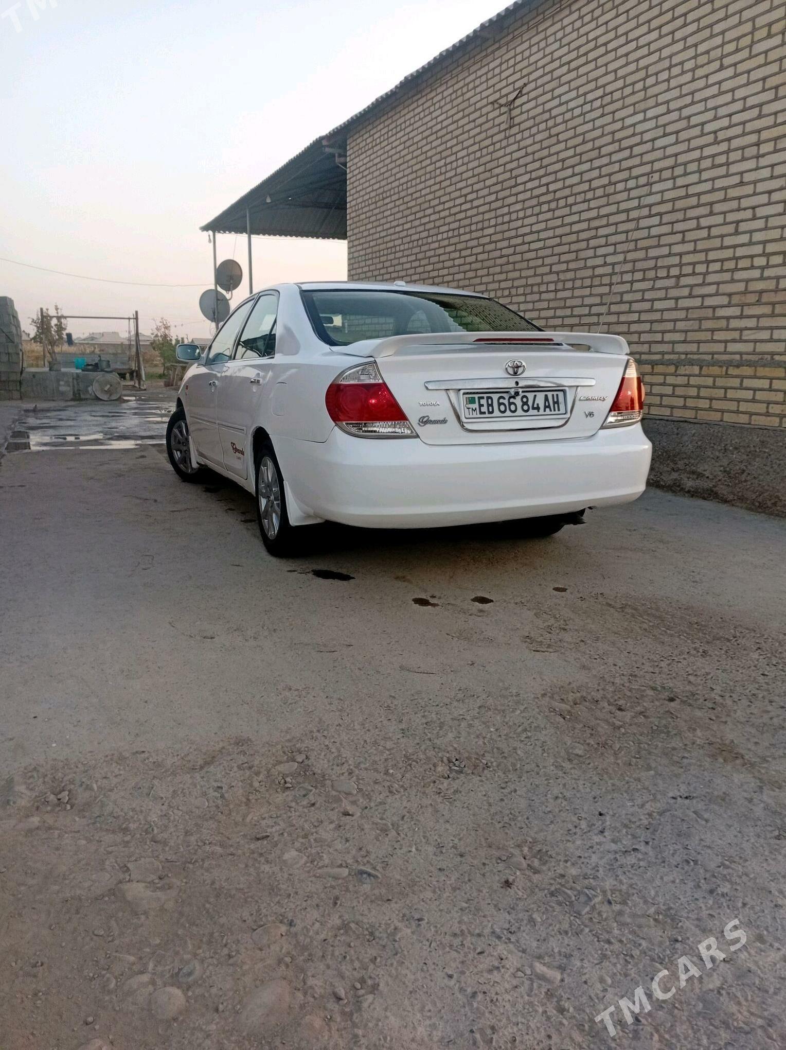Toyota Camry 2004 - 155 000 TMT - Теджен - img 1