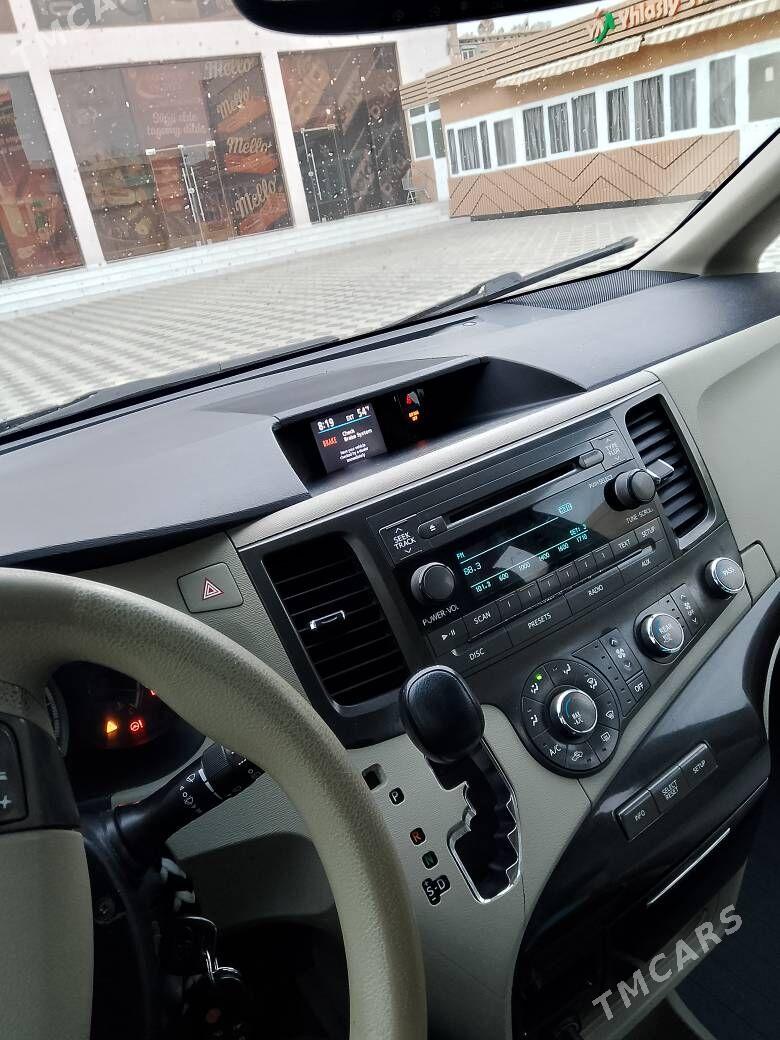 Toyota Sienna 2011 - 270 000 TMT - Мары - img 1