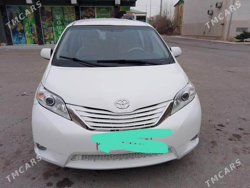 Toyota Sienna 2011 - 270 000 TMT - Мары - img 4