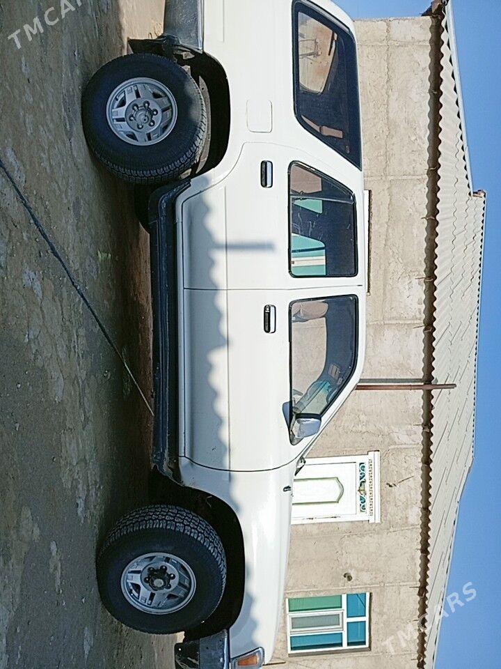 Toyota 4Runner 1995 - 75 000 TMT - Туркменбаши - img 4