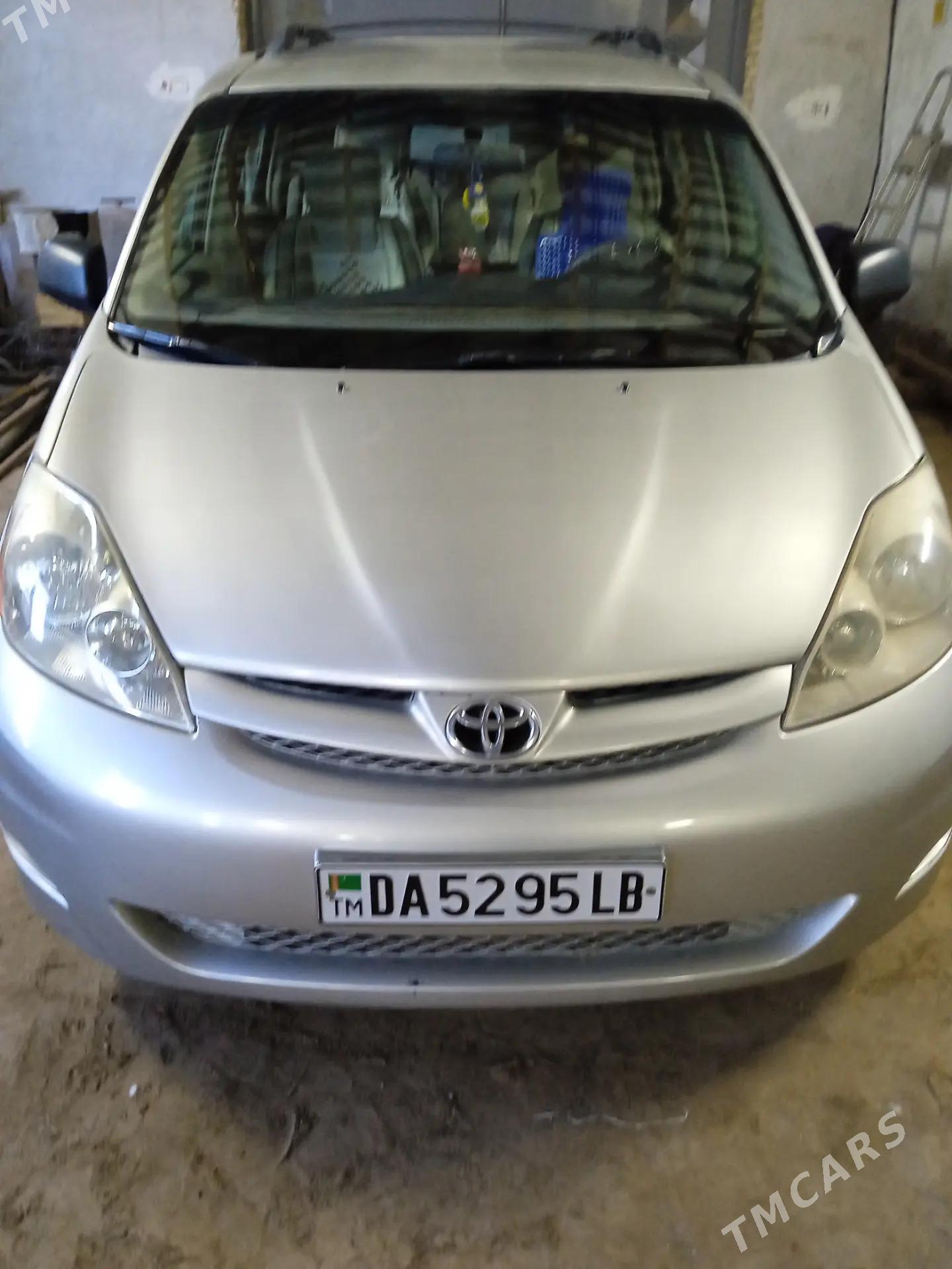 Toyota Sienna 2008 - 270 000 TMT - Сакар - img 1