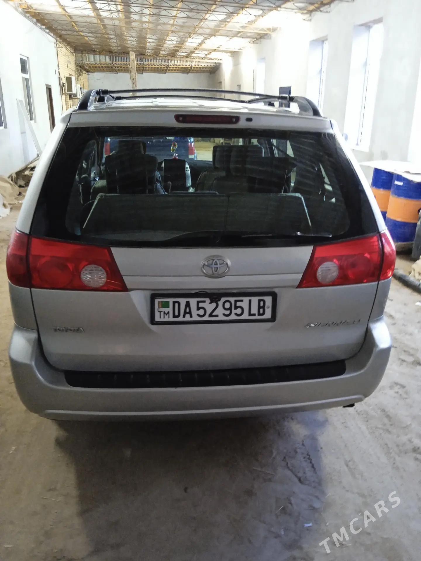 Toyota Sienna 2008 - 270 000 TMT - Сакар - img 3