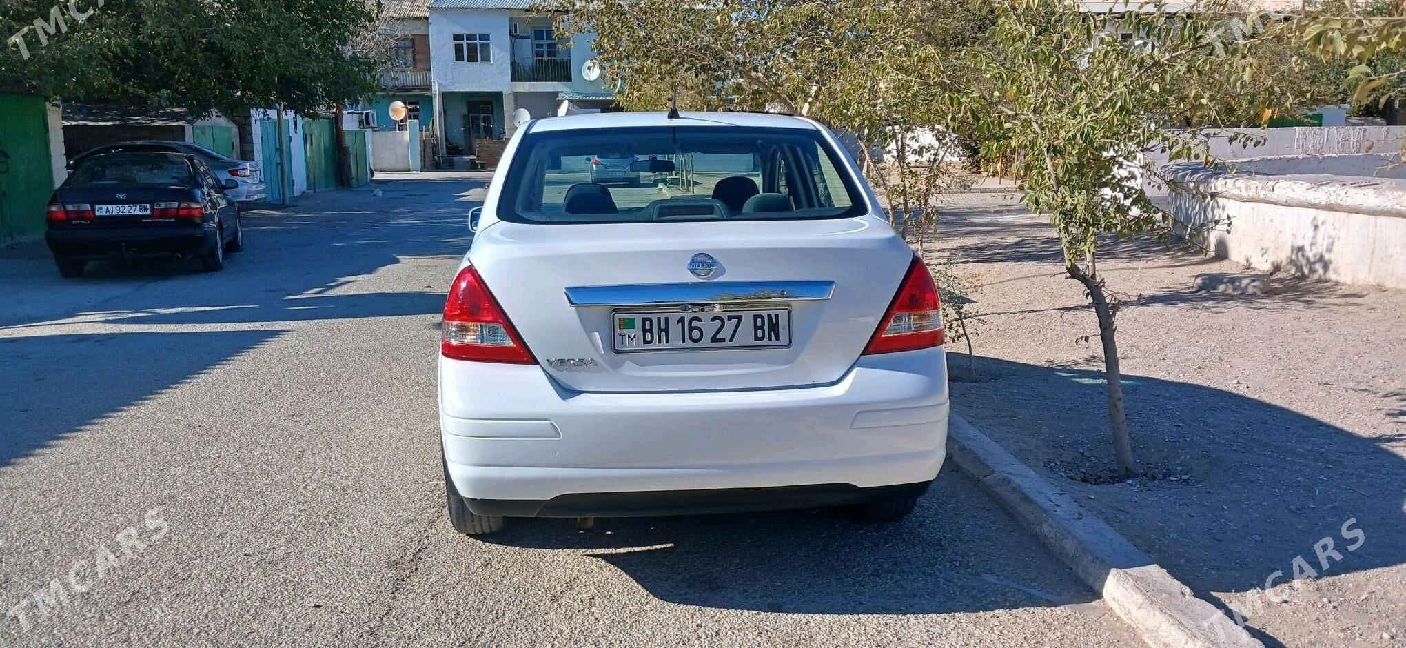 Nissan Versa 2011 - 120 000 TMT - Балканабат - img 3