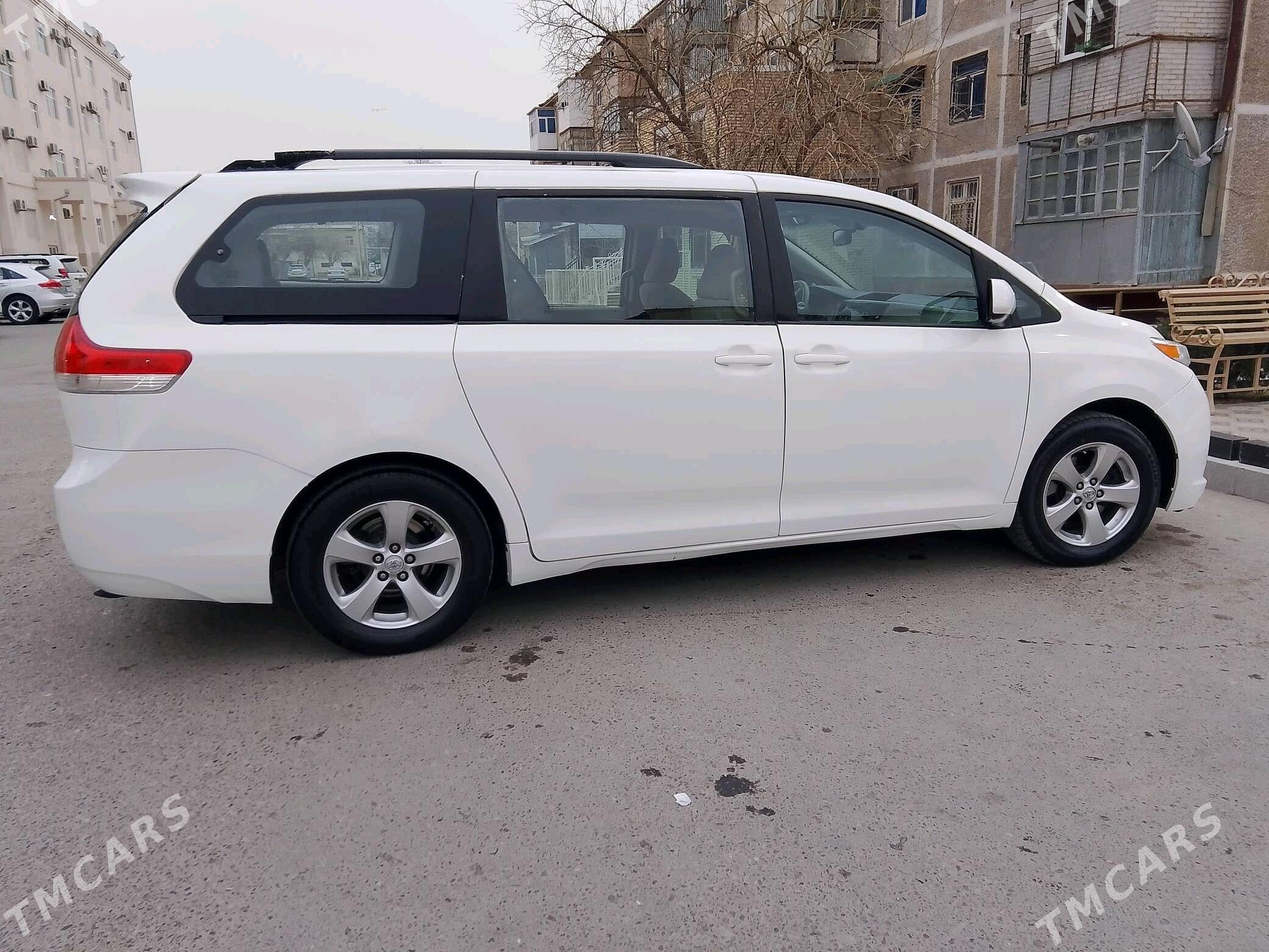 Toyota Sienna 2011 - 270 000 TMT - Мары - img 6