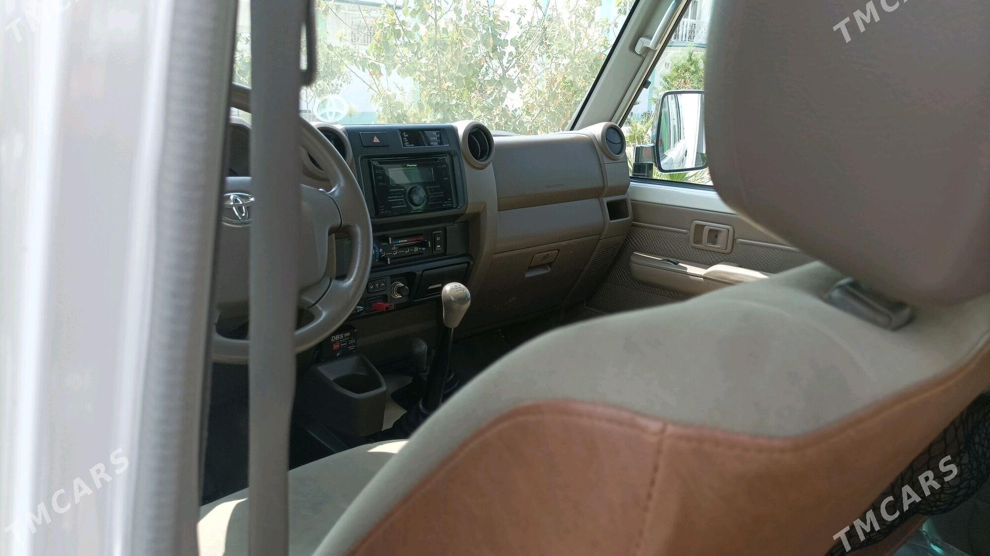 Toyota Land Cruiser 2011 - 750 000 TMT - Анев - img 8