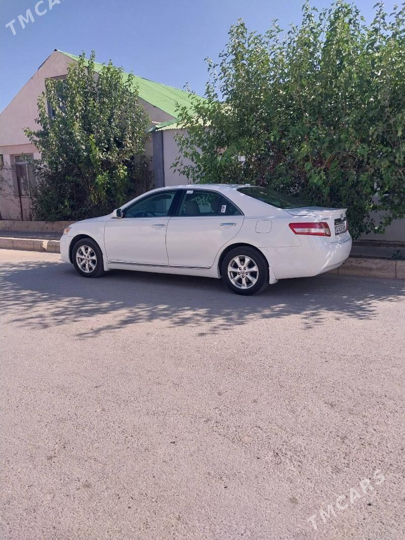 Toyota Camry 2011 - 225 000 TMT - Бахарден - img 1