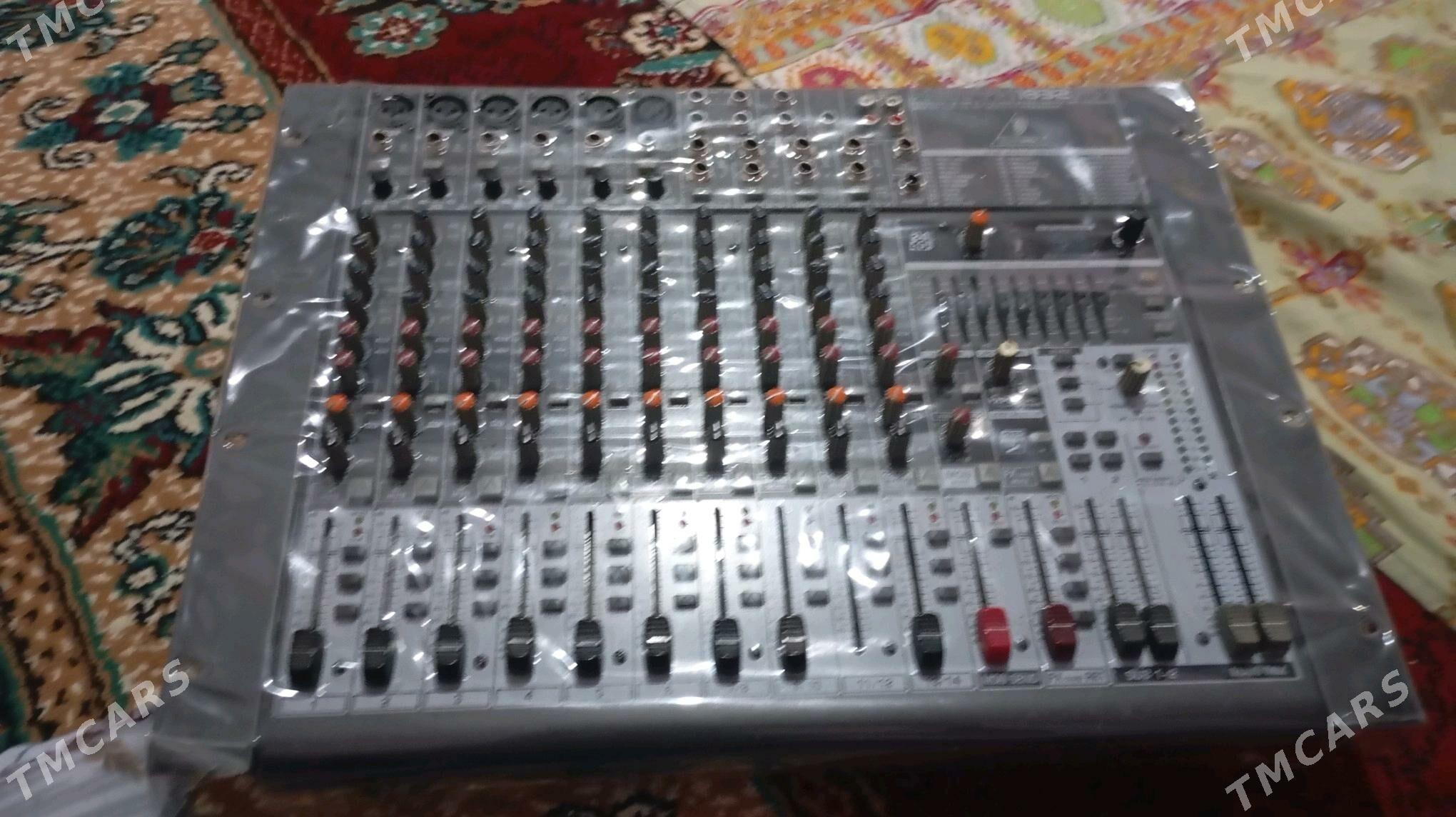 Behringer 18 32 - Tejen - img 2