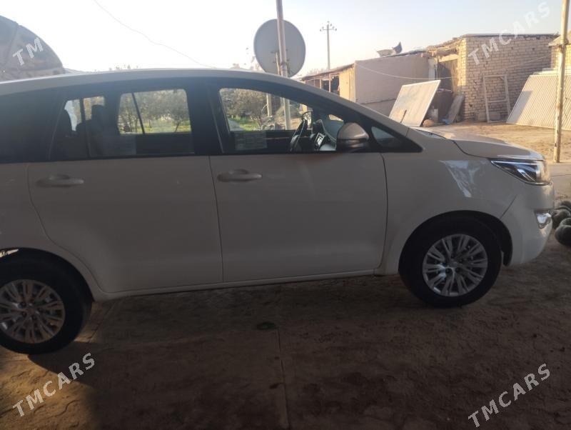 Toyota Innova 2021 - 255 000 TMT - Бекреве - img 5