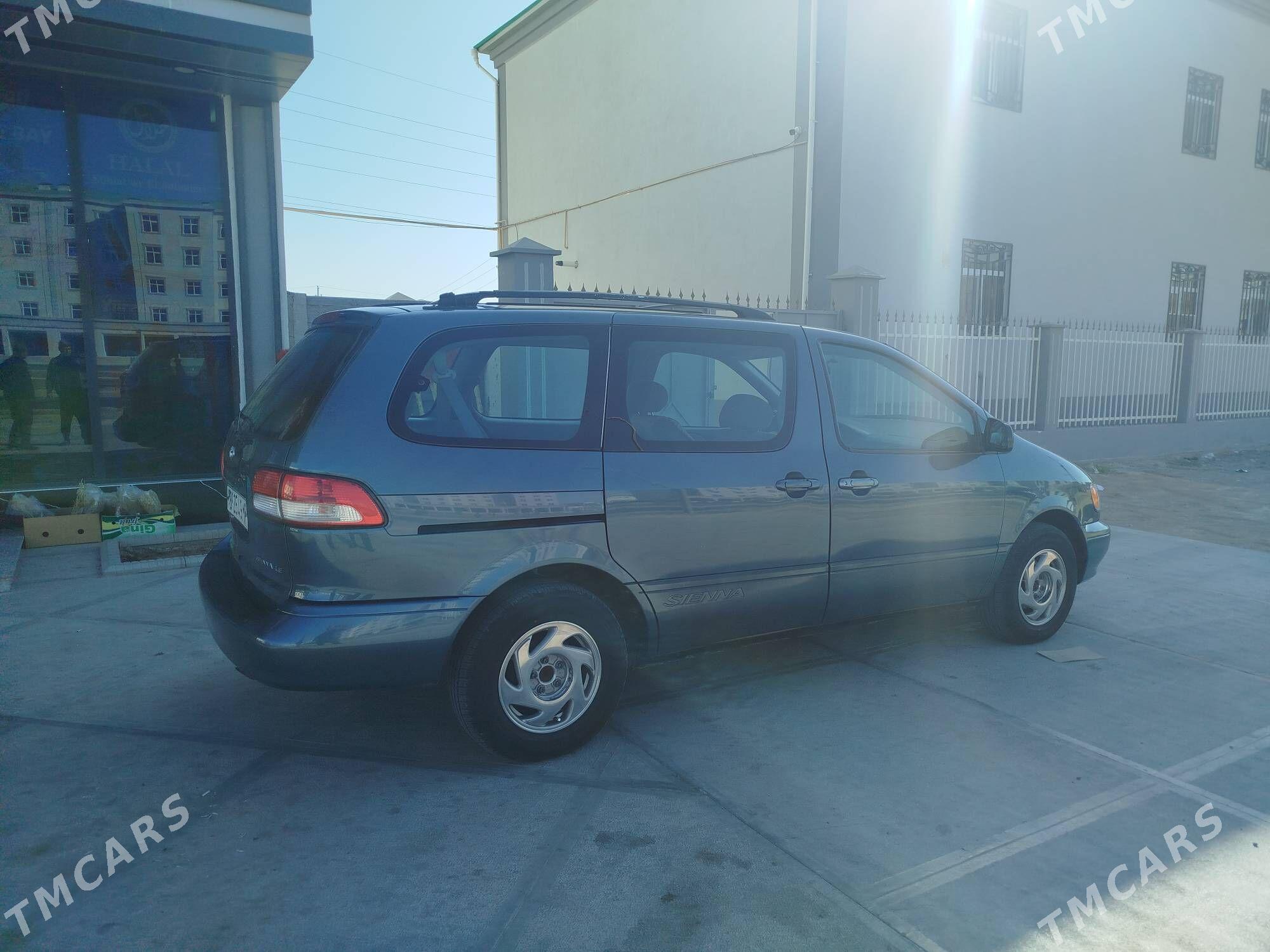 Toyota Sienna 2001 - 180 000 TMT - Мары - img 4