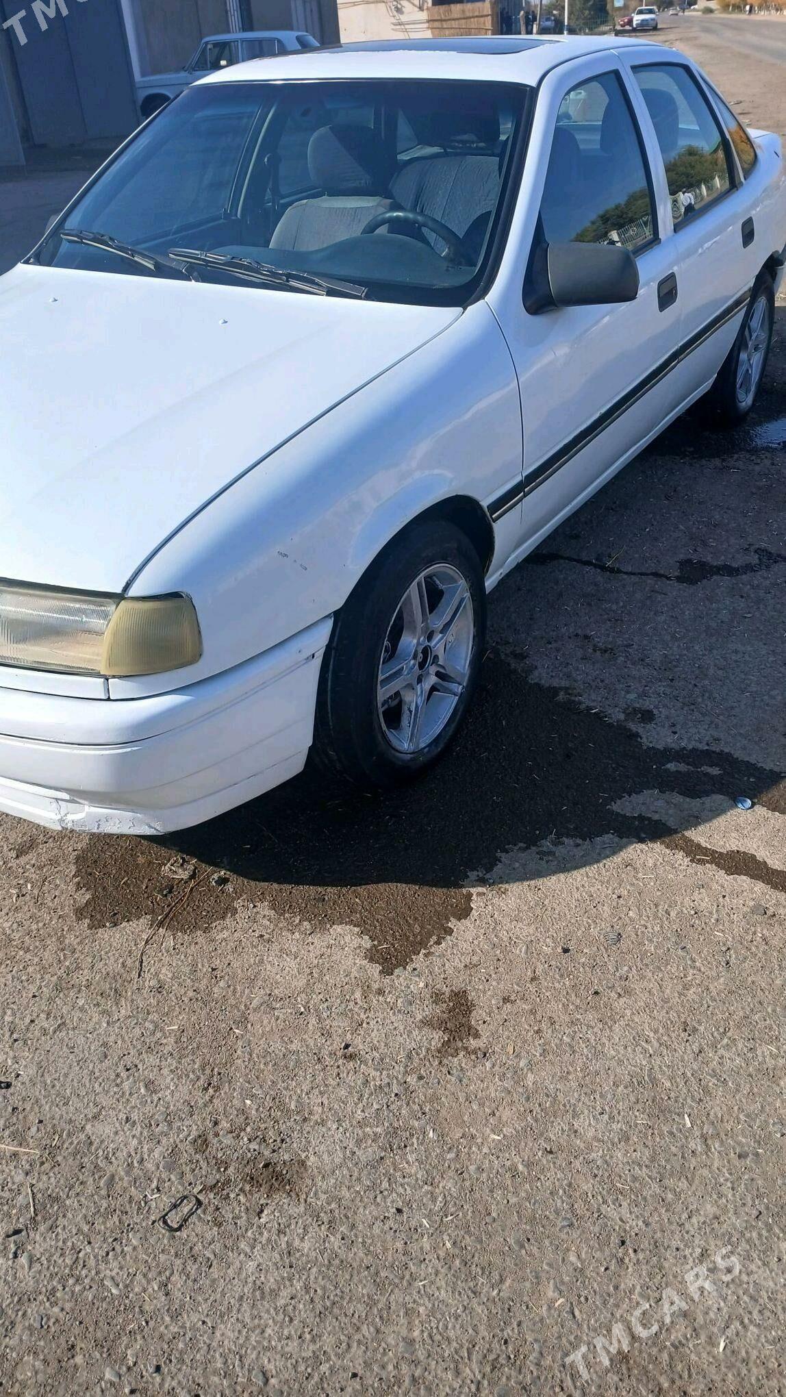 Opel Vectra 1989 - 26 000 TMT - Губадаг - img 4