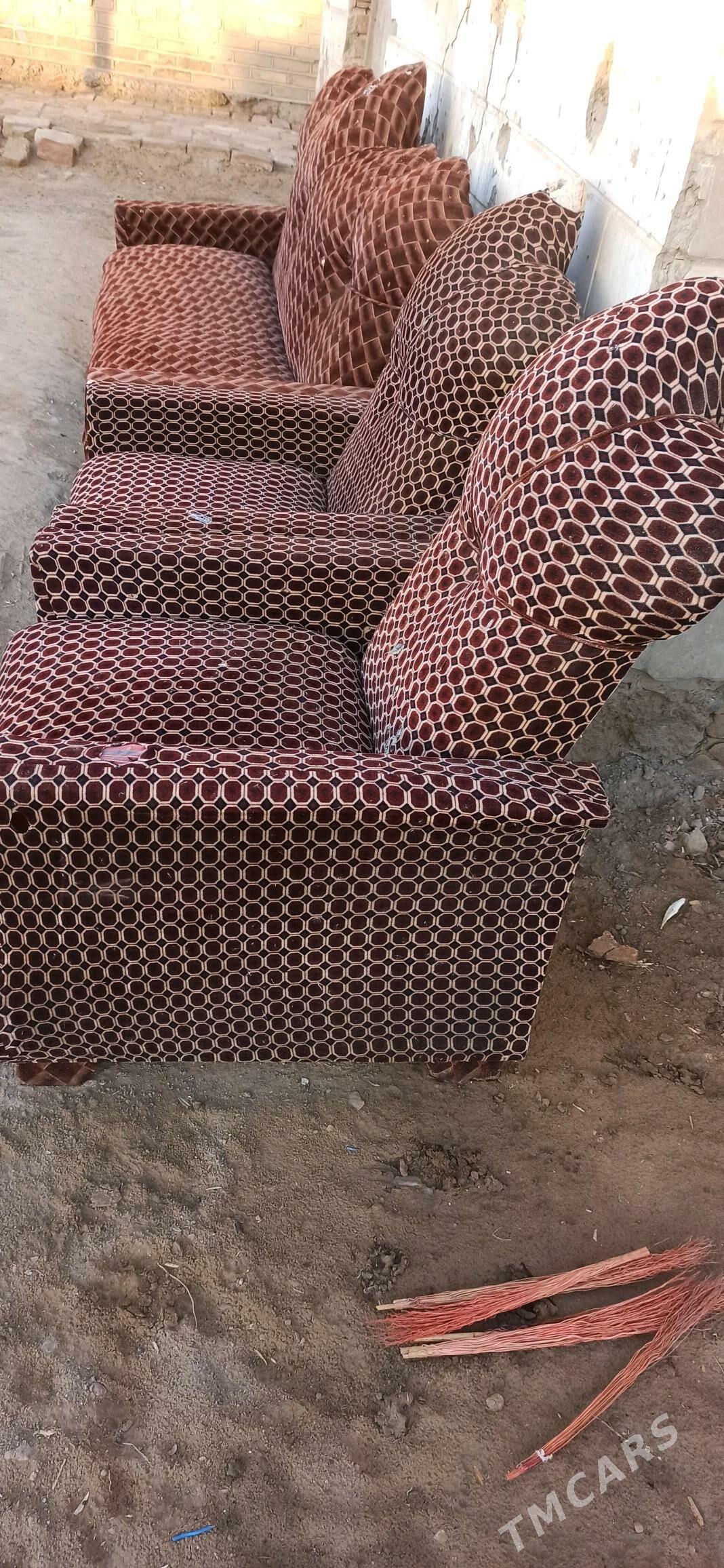 diwan kresli - Байрамали - img 1