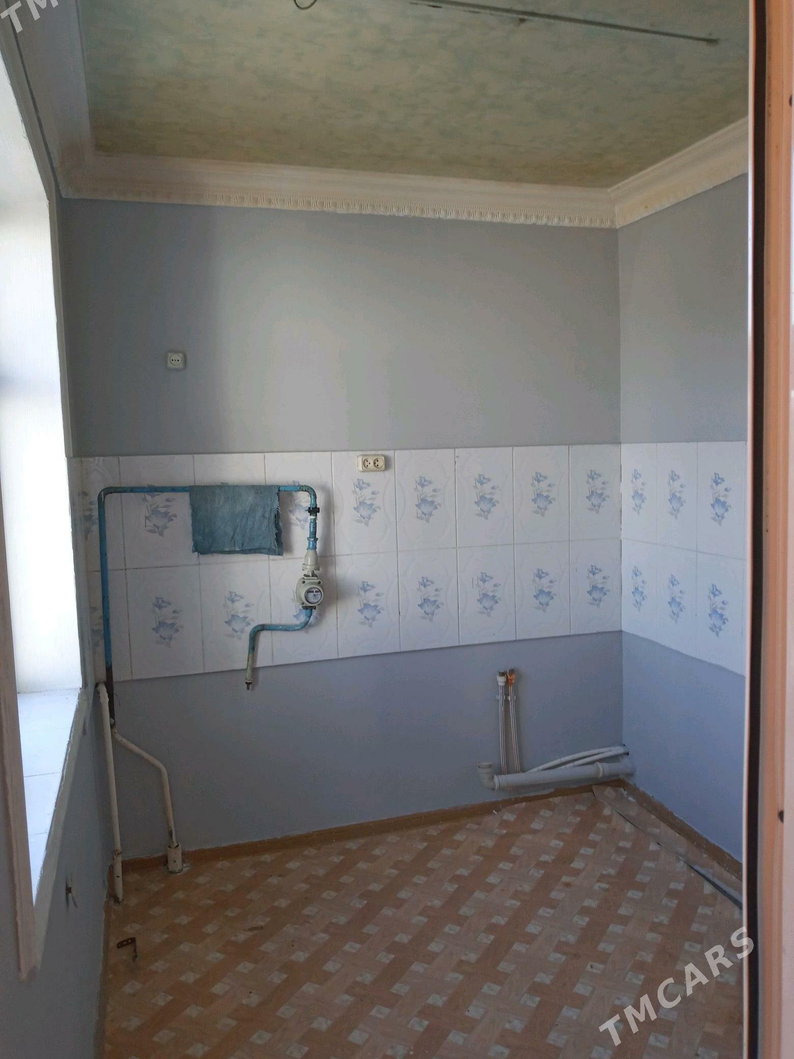 Мкр Нефтянник 3-х комнатная - Türkmenabat - img 5