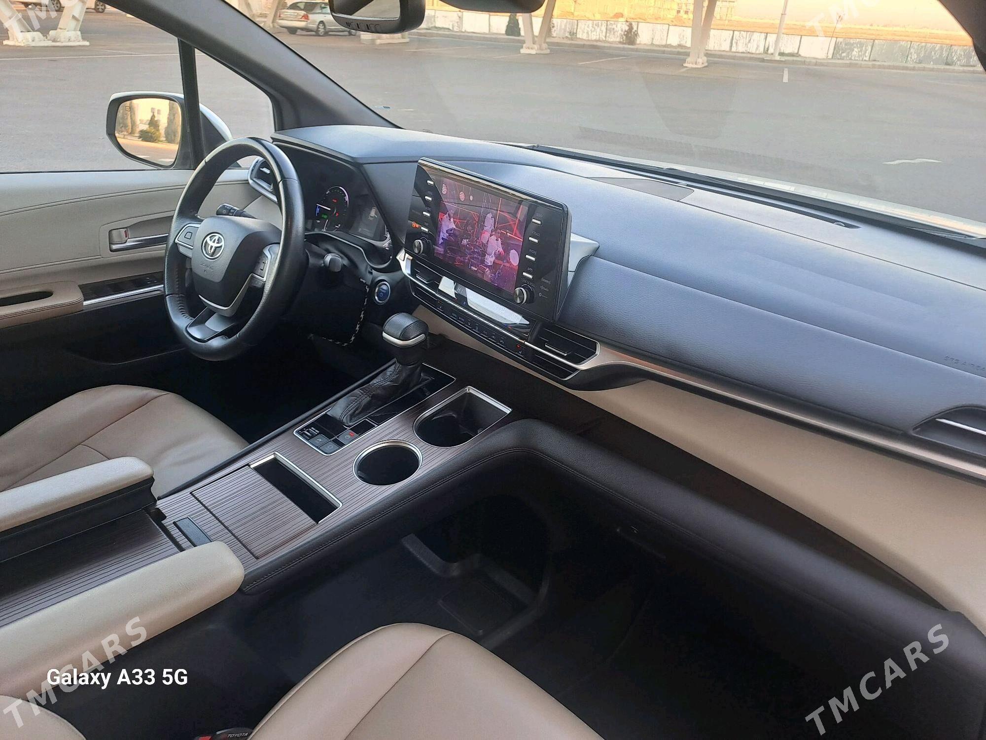 Toyota Sienna 2021 - 500 000 TMT - Baýramaly - img 9