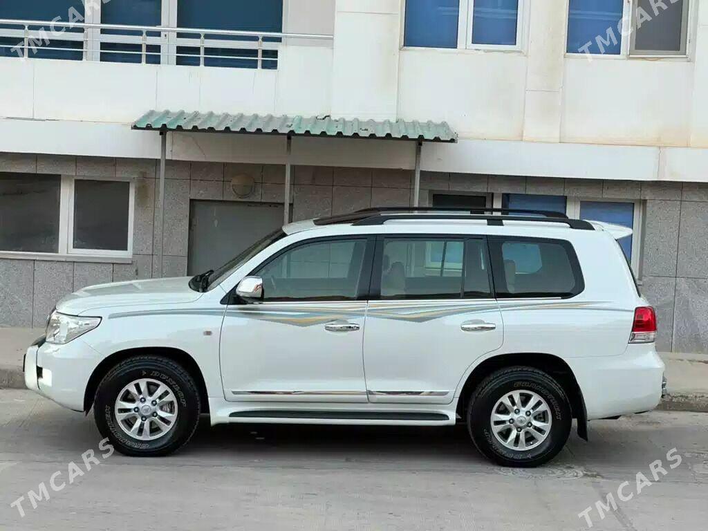 Toyota Land Cruiser 2011 - 1 500 000 TMT - Мары - img 1