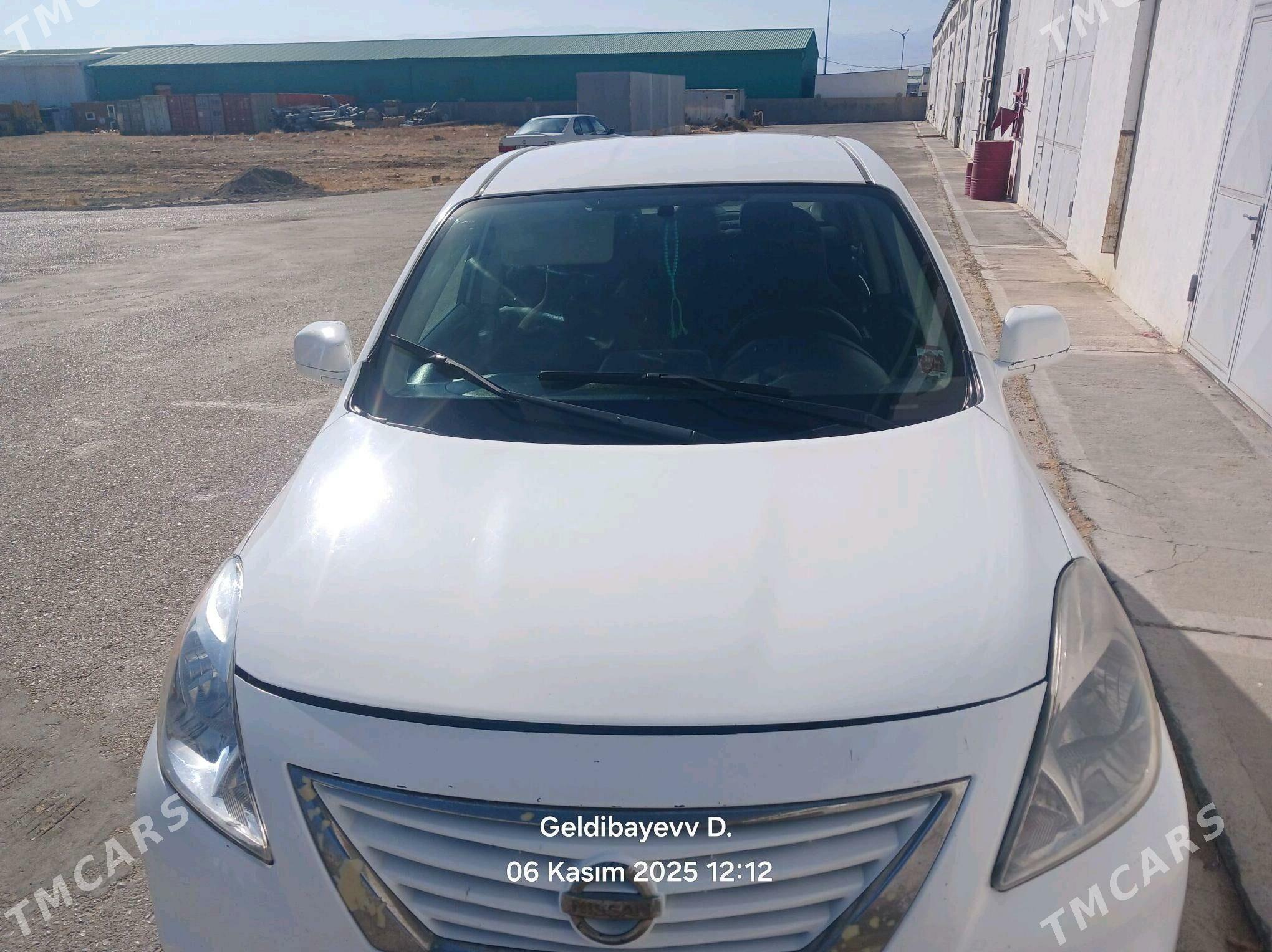 Nissan Versa 2011 - 95 000 TMT - Теджен - img 3