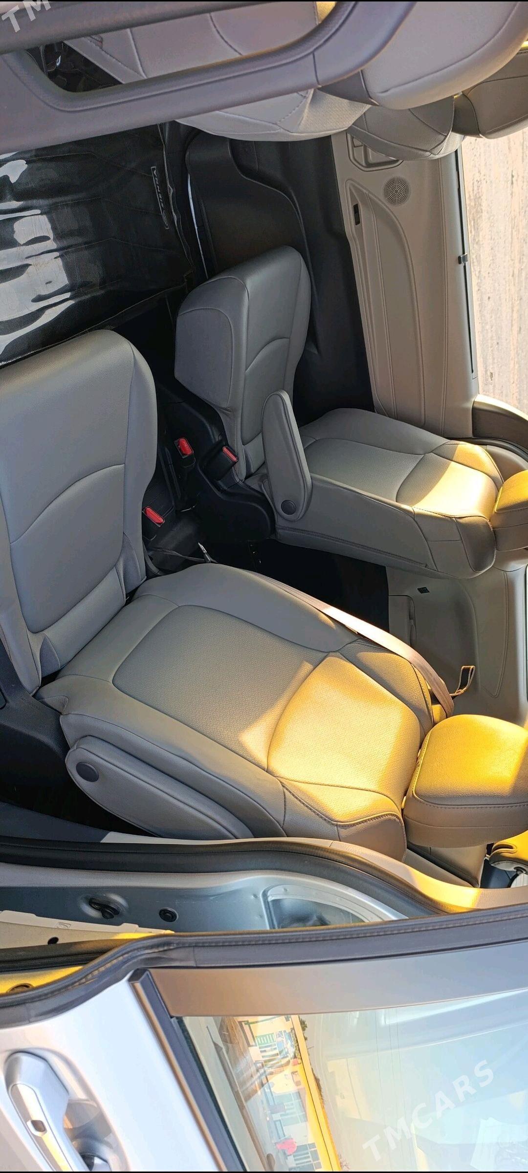 Toyota Sienna 2022 - 590 000 TMT - Çärjew - img 3