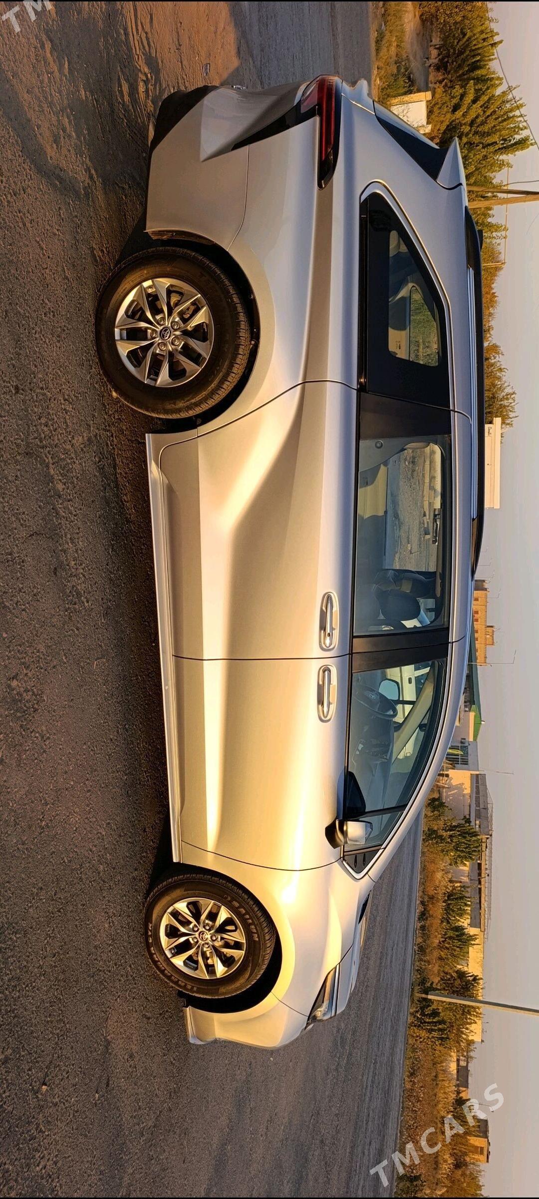 Toyota Sienna 2022 - 590 000 TMT - Çärjew - img 4