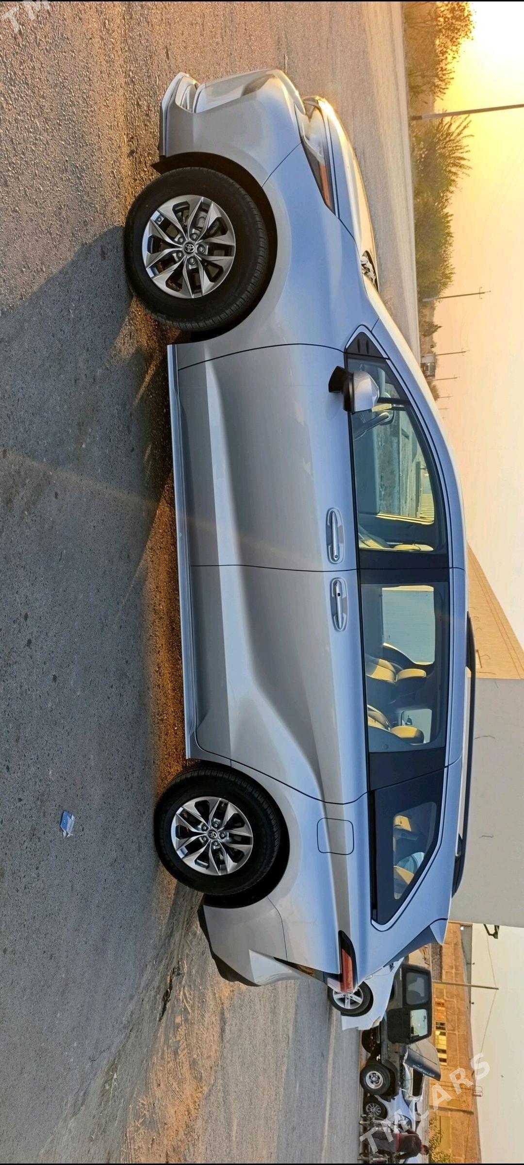 Toyota Sienna 2022 - 590 000 TMT - Çärjew - img 5