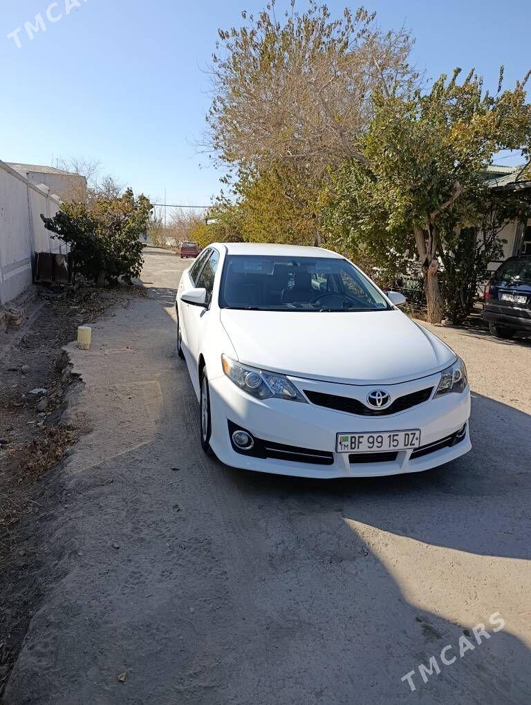 Toyota Camry 2012 - 240 000 TMT - Дашогуз - img 4