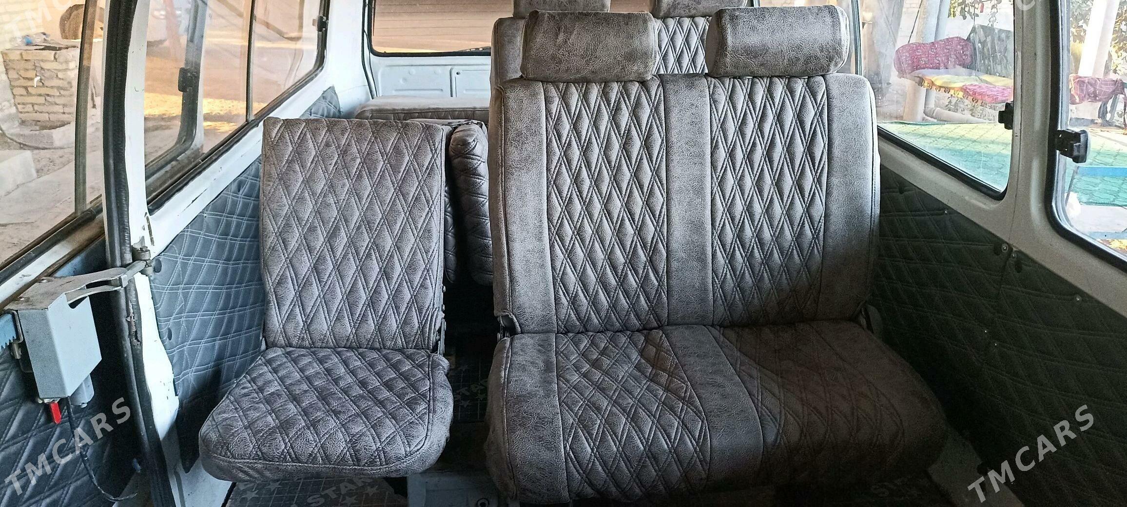 Toyota Hiace 2012 - 140 000 TMT - Saýat - img 4