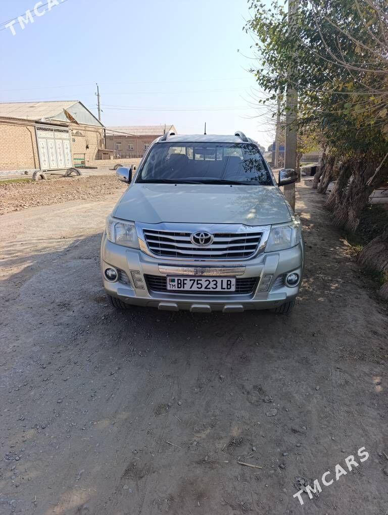 Toyota Hilux 2014 - 420 000 TMT - Халач - img 5
