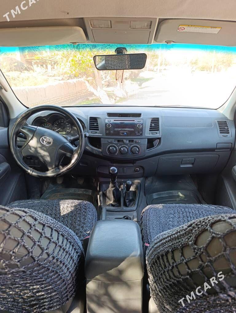 Toyota Hilux 2014 - 420 000 TMT - Халач - img 3