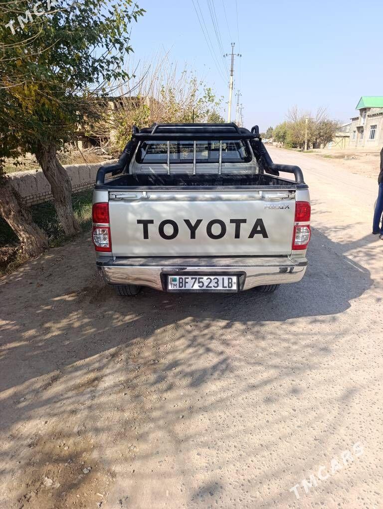 Toyota Hilux 2014 - 420 000 TMT - Халач - img 2