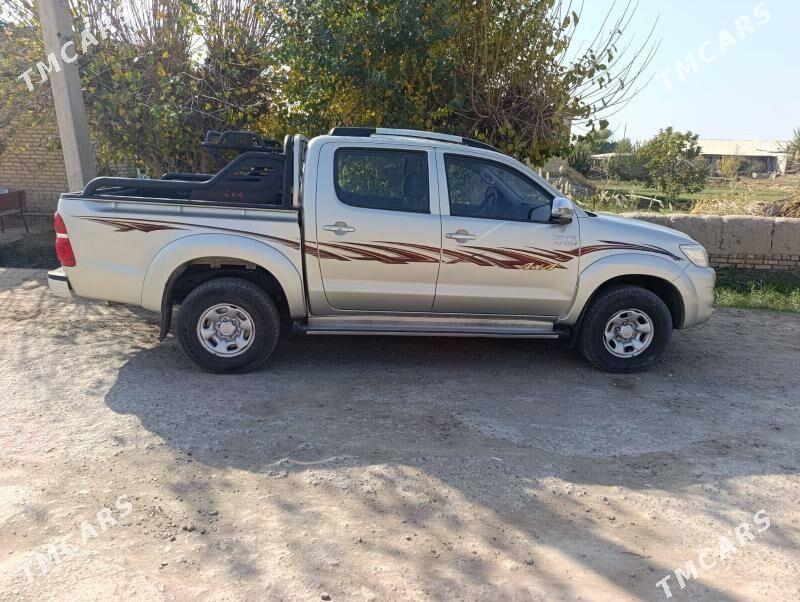 Toyota Hilux 2014 - 420 000 TMT - Халач - img 6