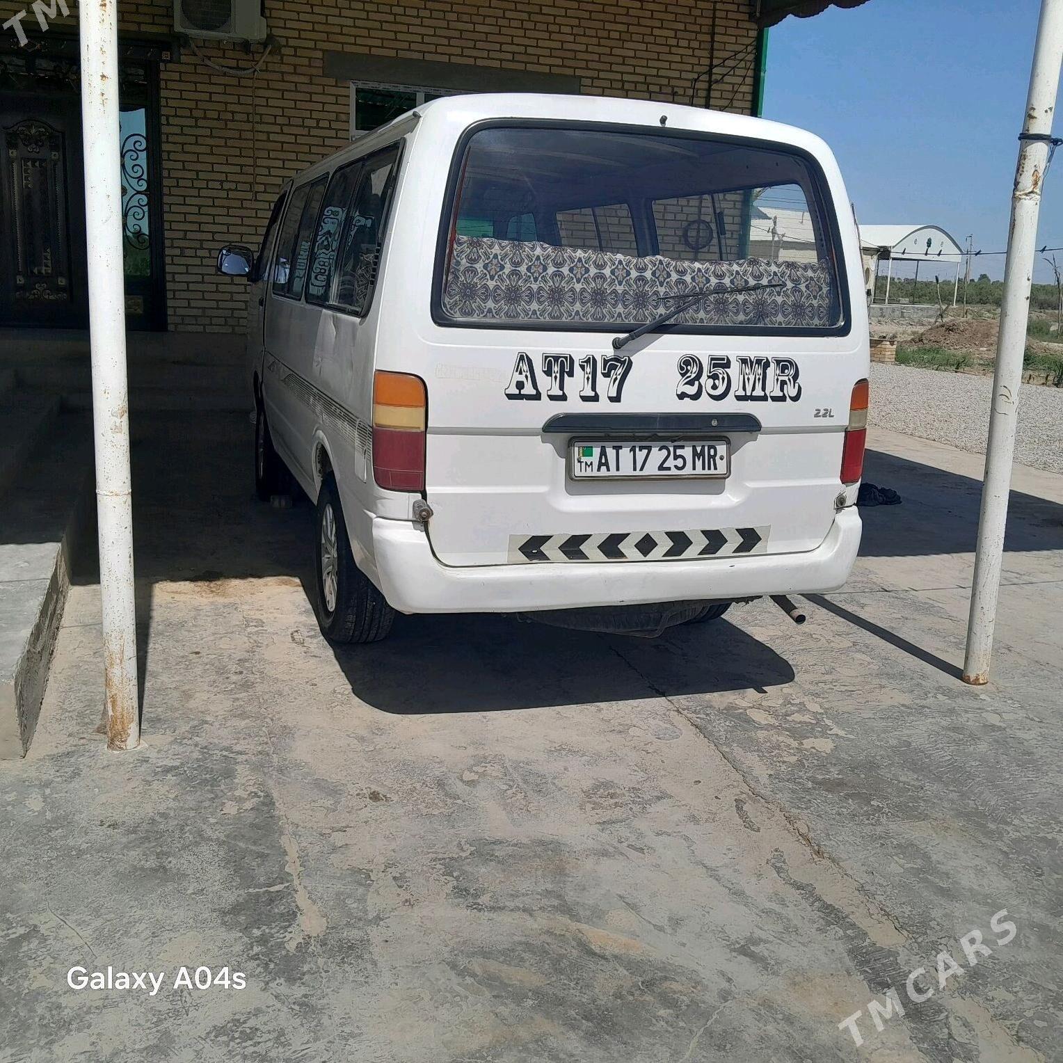 Toyota Hiace 2007 - 80 000 TMT - Мары - img 8