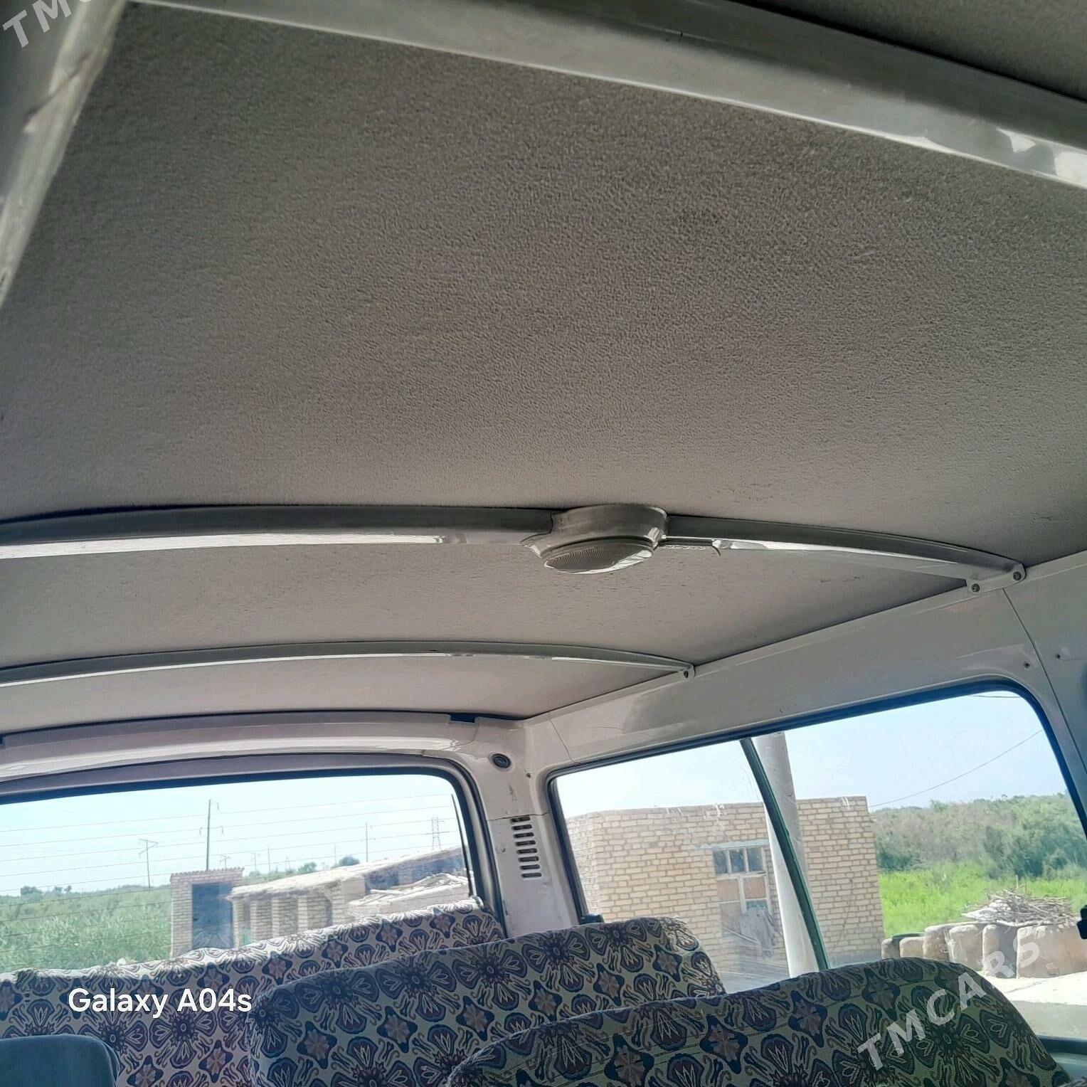 Toyota Hiace 2007 - 80 000 TMT - Мары - img 3