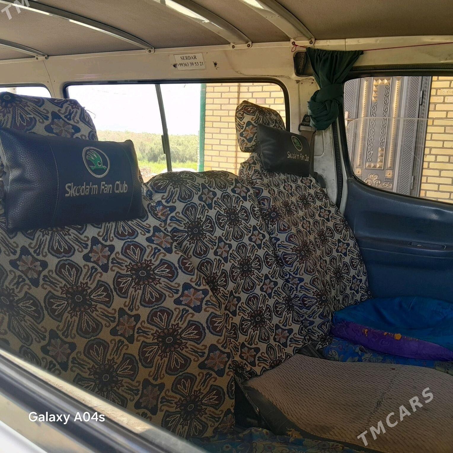 Toyota Hiace 2007 - 80 000 TMT - Мары - img 4