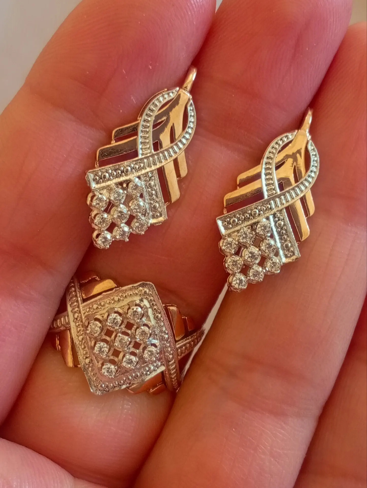 Gyzyl kampilekit - Aşgabat - img 1