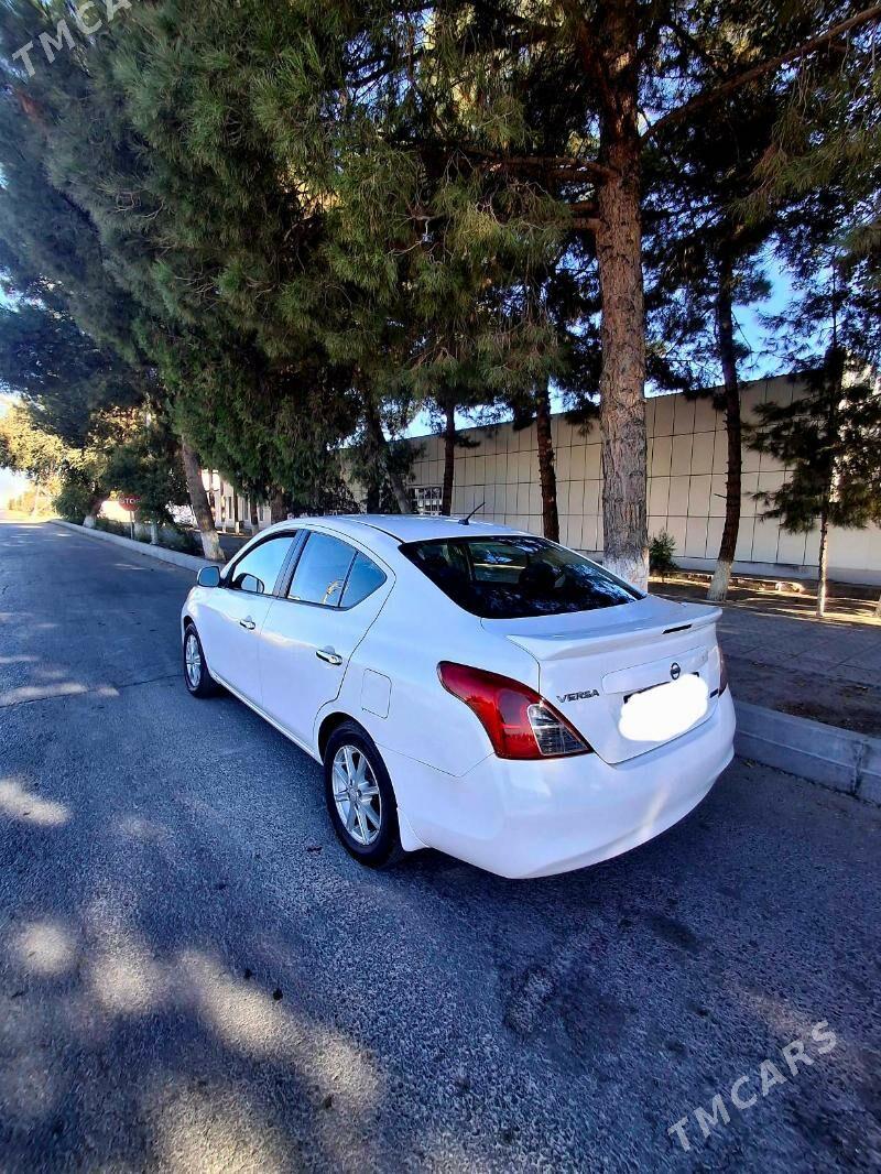 Nissan Versa 2013 - 132 000 TMT - Ялкым - img 3