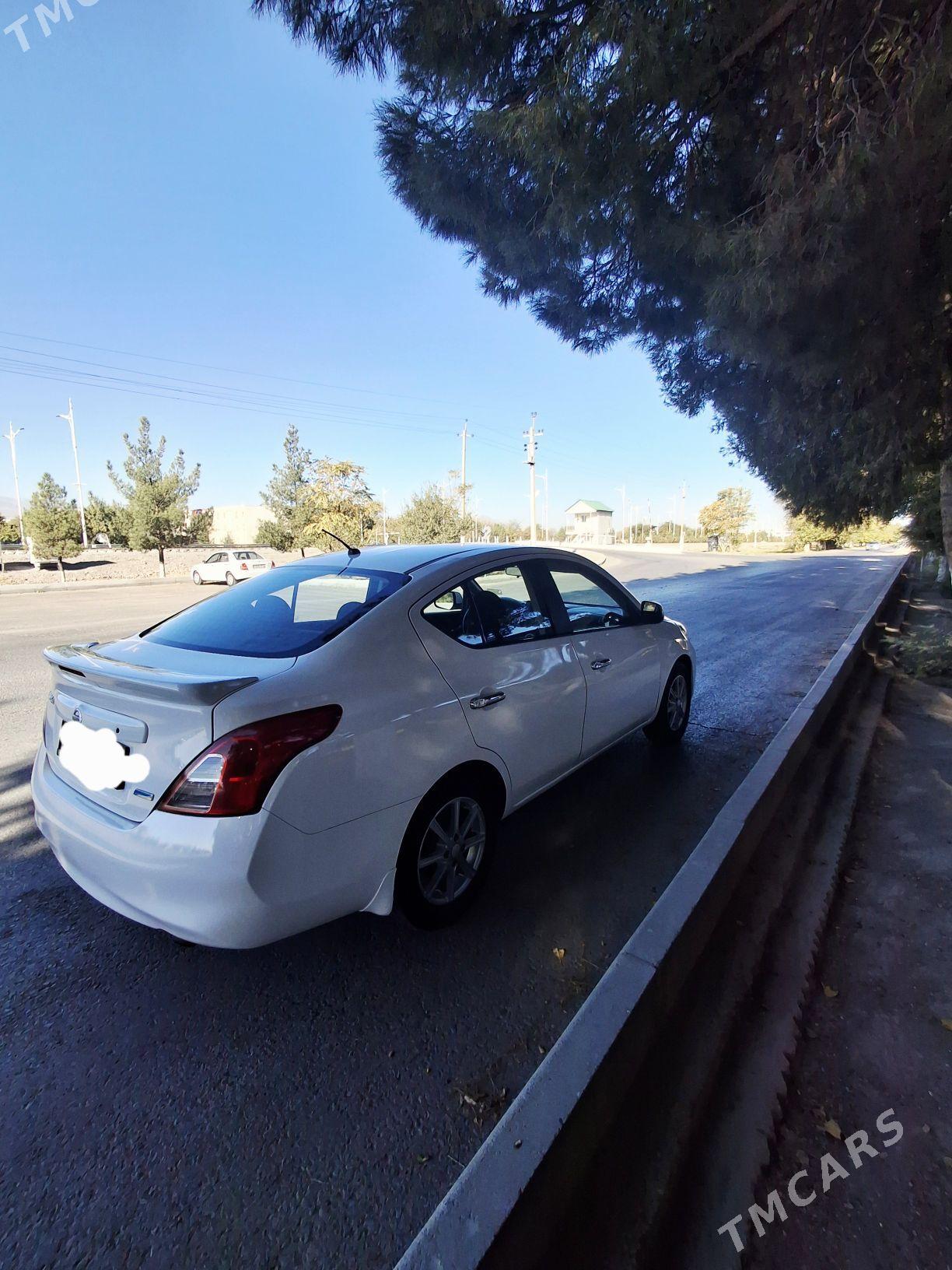 Nissan Versa 2013 - 132 000 TMT - Ялкым - img 4