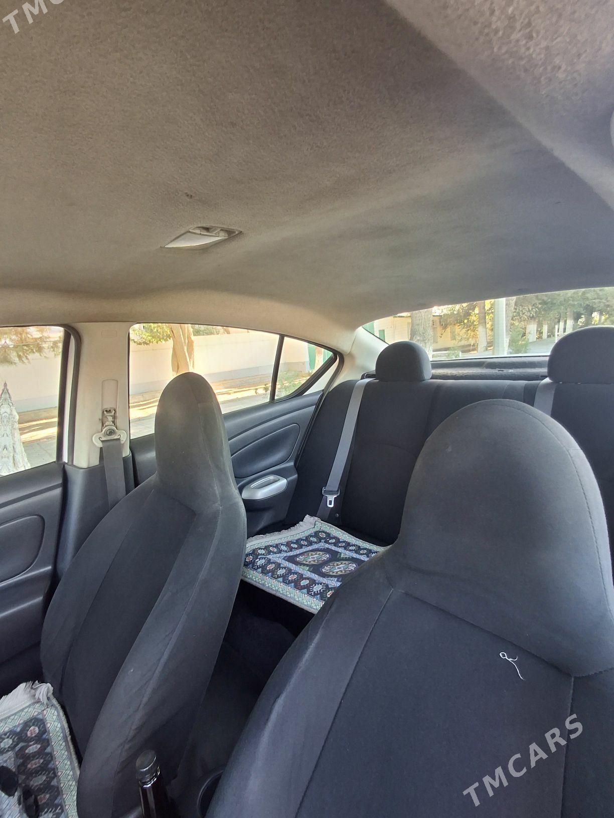 Nissan Versa 2013 - 132 000 TMT - Ялкым - img 8