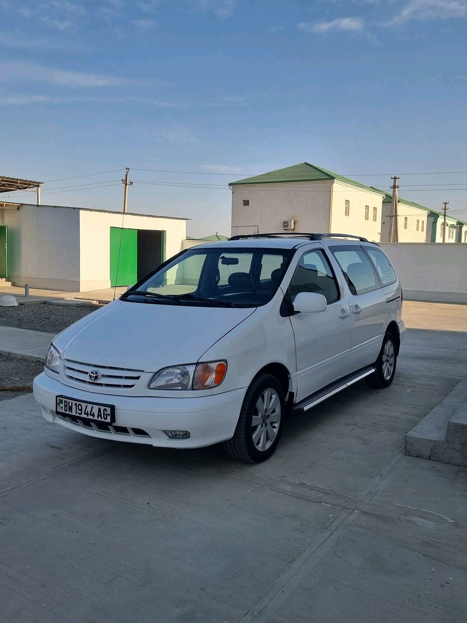 Toyota Sienna 2000 - 145 000 TMT - Бахарден - img 1