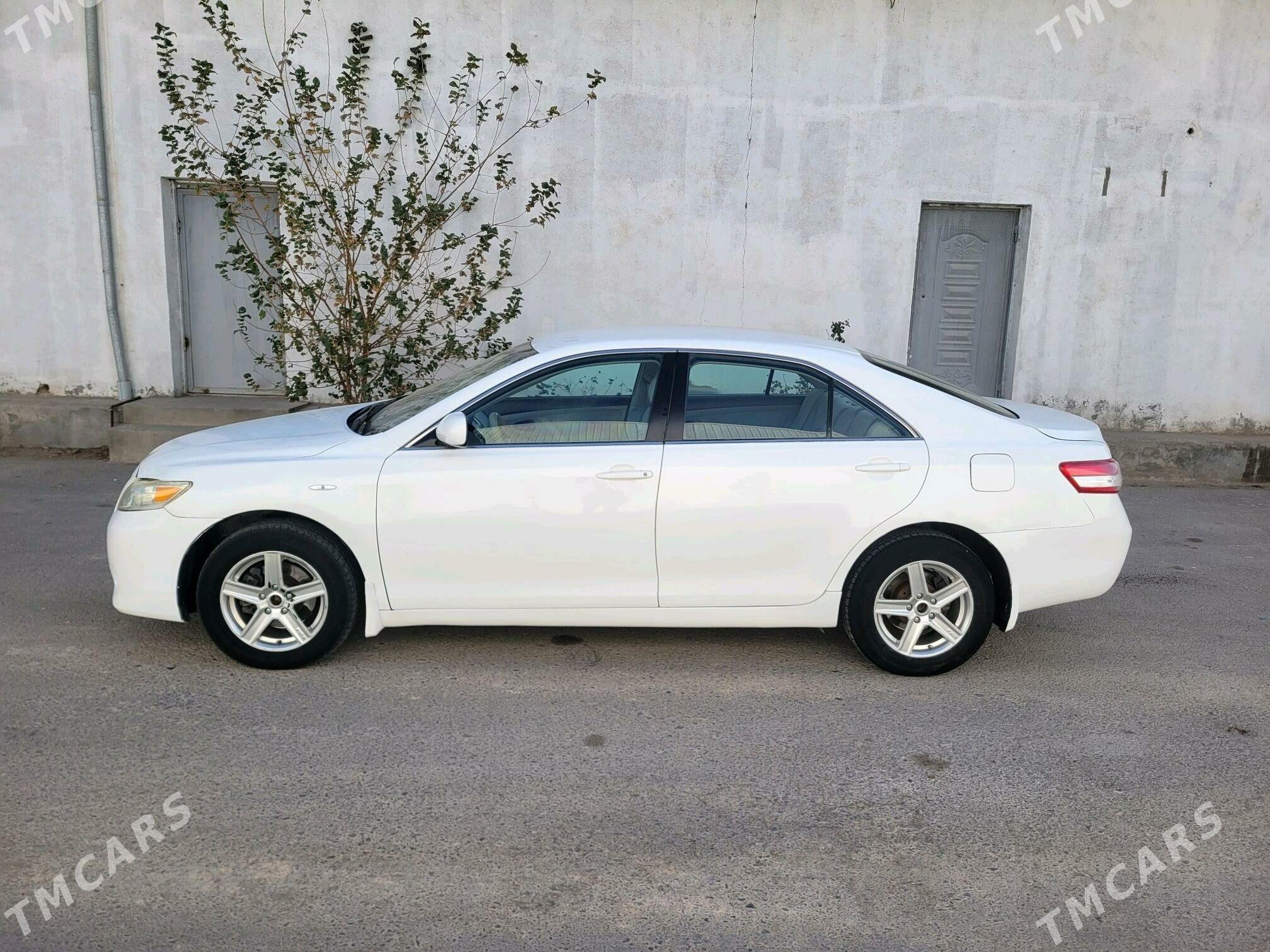Toyota Camry 2010 - 128 000 TMT - Мары - img 1