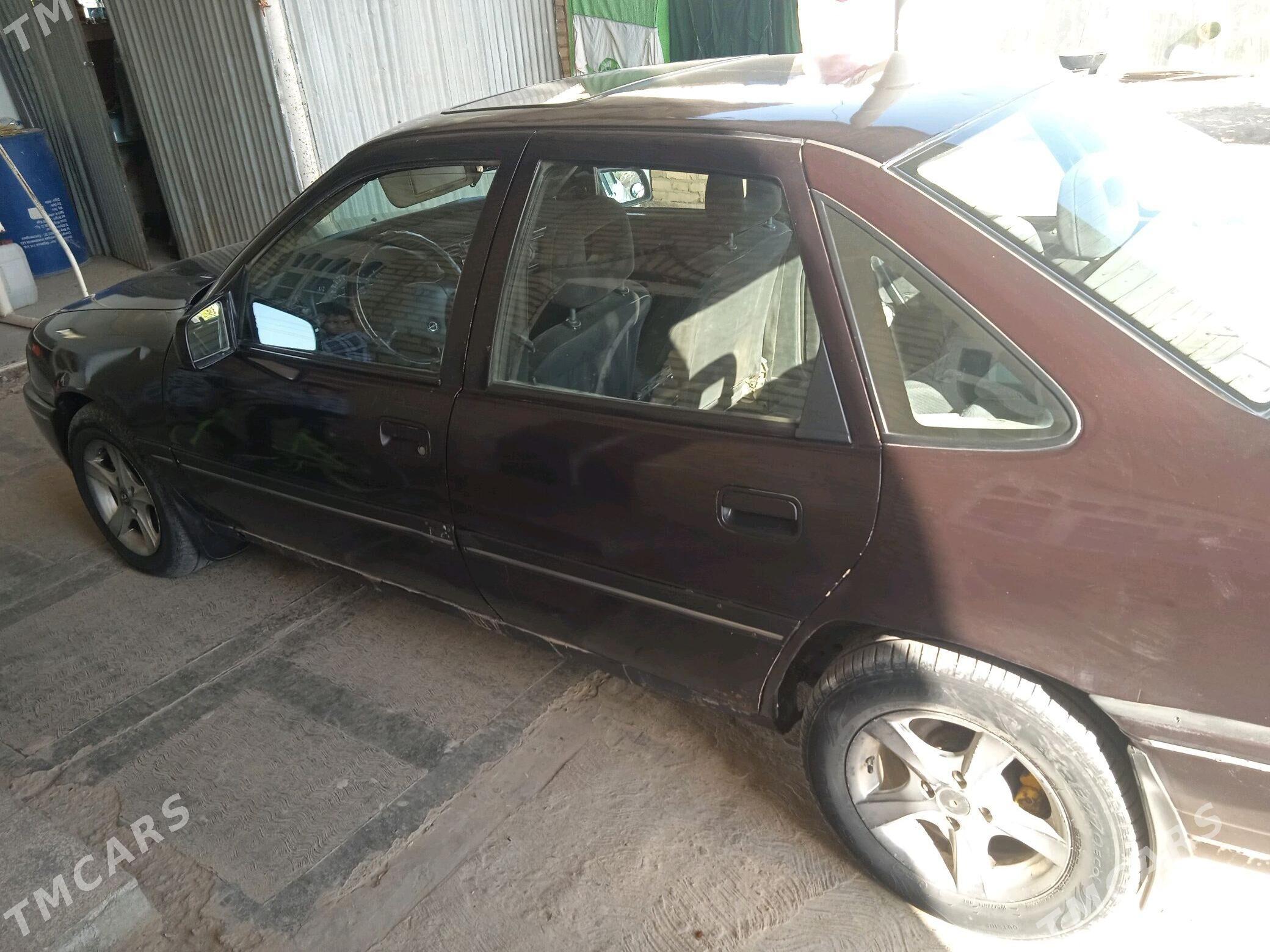 Opel Vectra 1990 - 30 000 TMT - Мургап - img 4