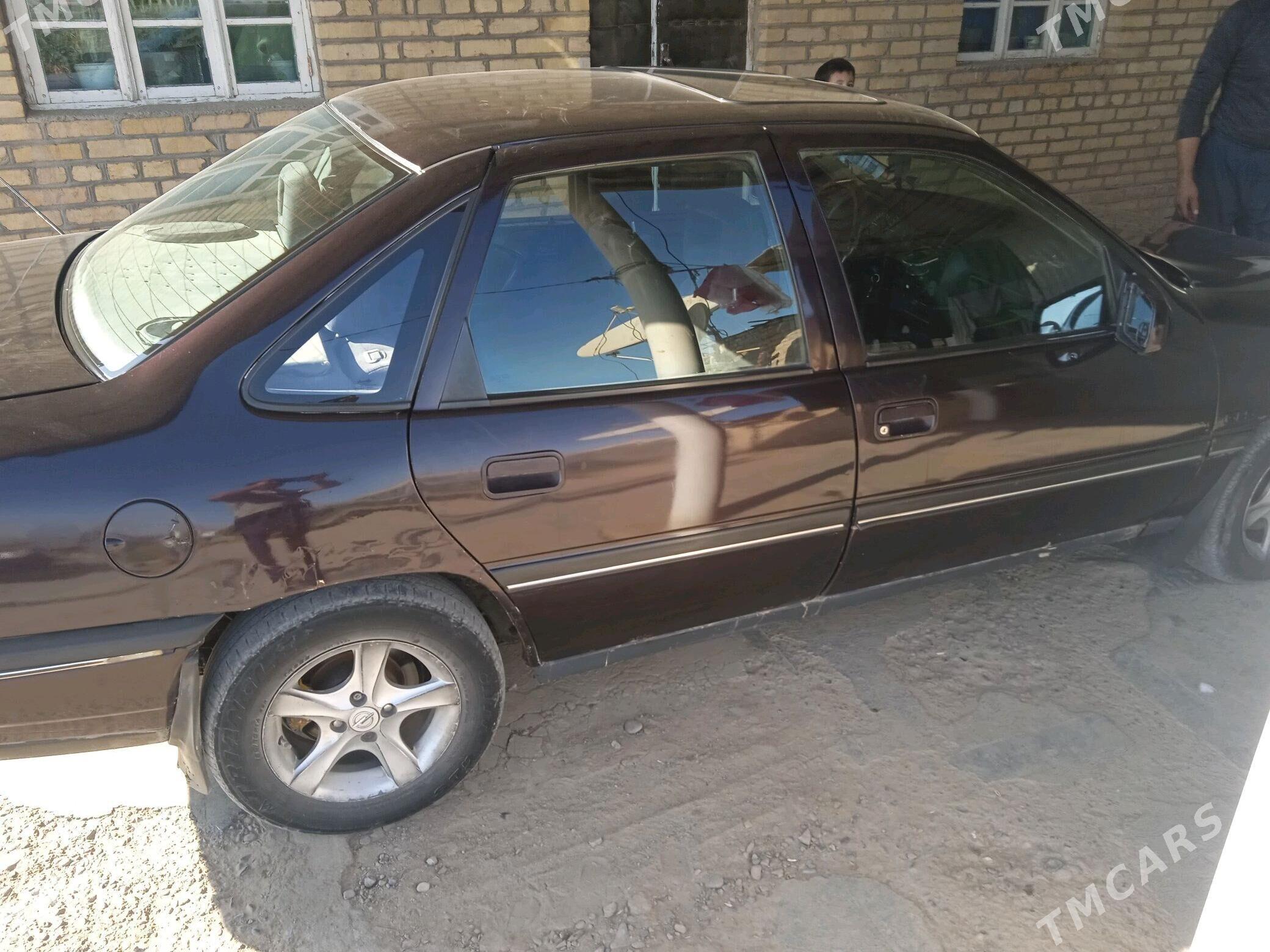 Opel Vectra 1990 - 30 000 TMT - Мургап - img 2