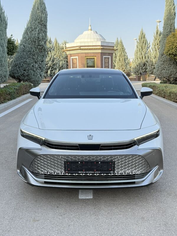 Toyota Crown 2023 - 820 000 TMT - 30 мкр - img 1