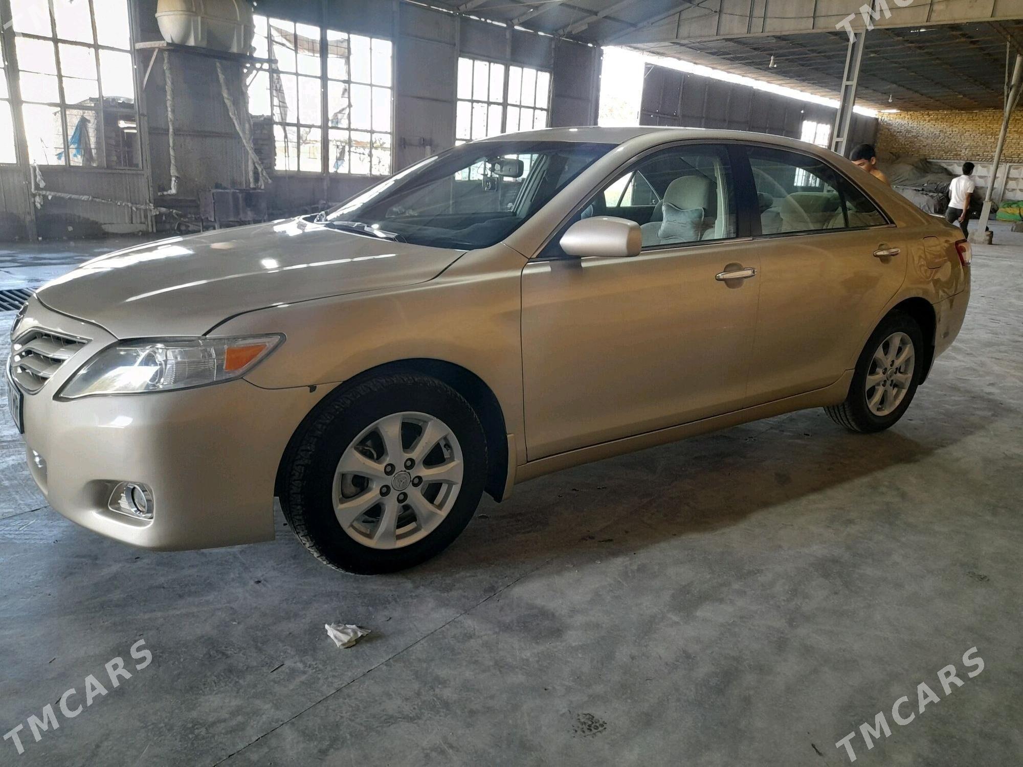 Toyota Camry 2010 - 200 000 TMT - Байрамали - img 2
