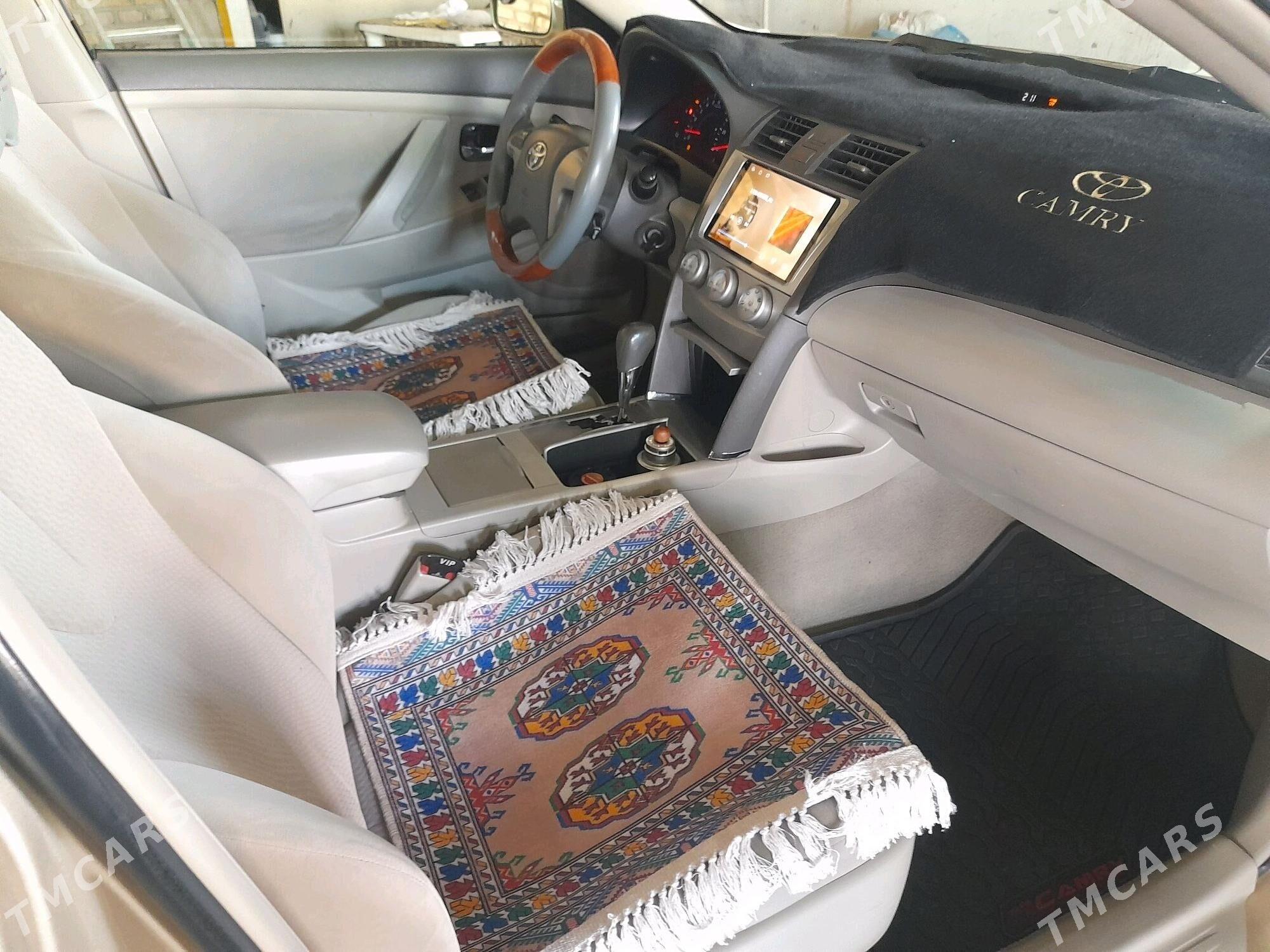 Toyota Camry 2010 - 200 000 TMT - Байрамали - img 7