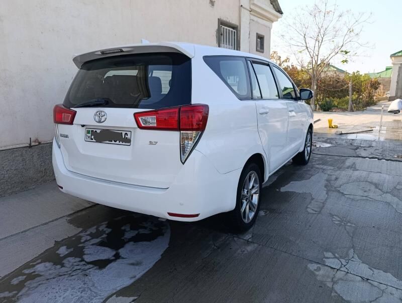 Toyota Innova 2020 - 255 000 TMT - Aşgabat - img 5