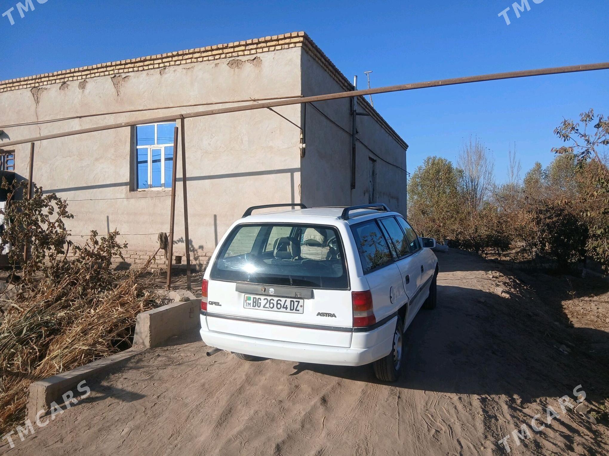 Opel Astra 1992 - 36 000 TMT - Гурбансолтан Едже - img 4