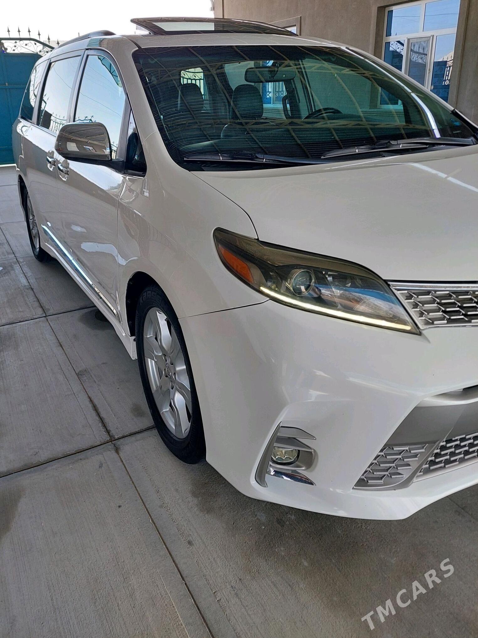 Toyota Sienna 2017 - 450 000 TMT - Ашхабад - img 5