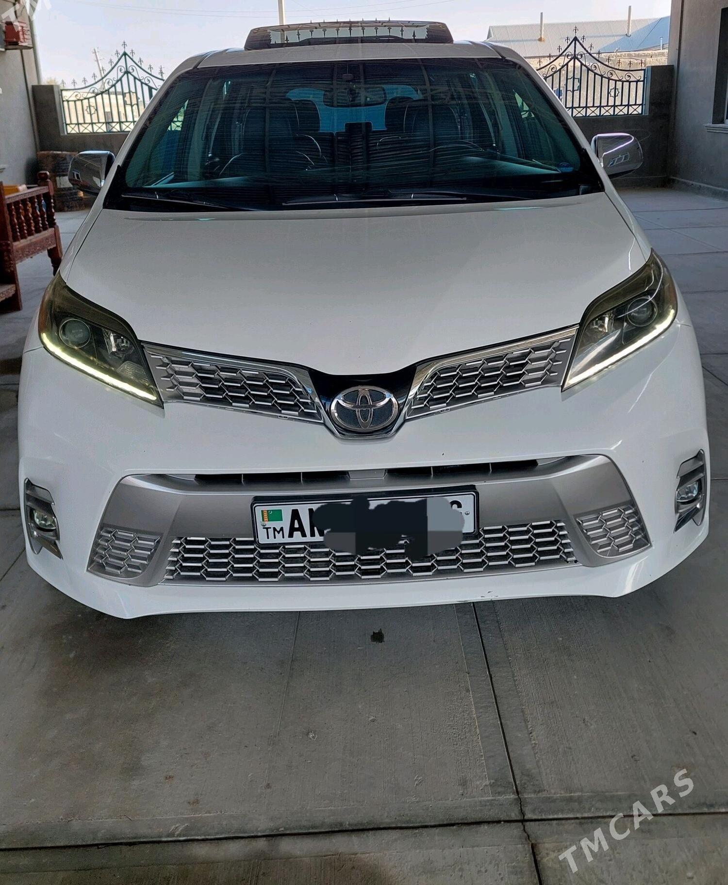 Toyota Sienna 2017 - 450 000 TMT - Ашхабад - img 4