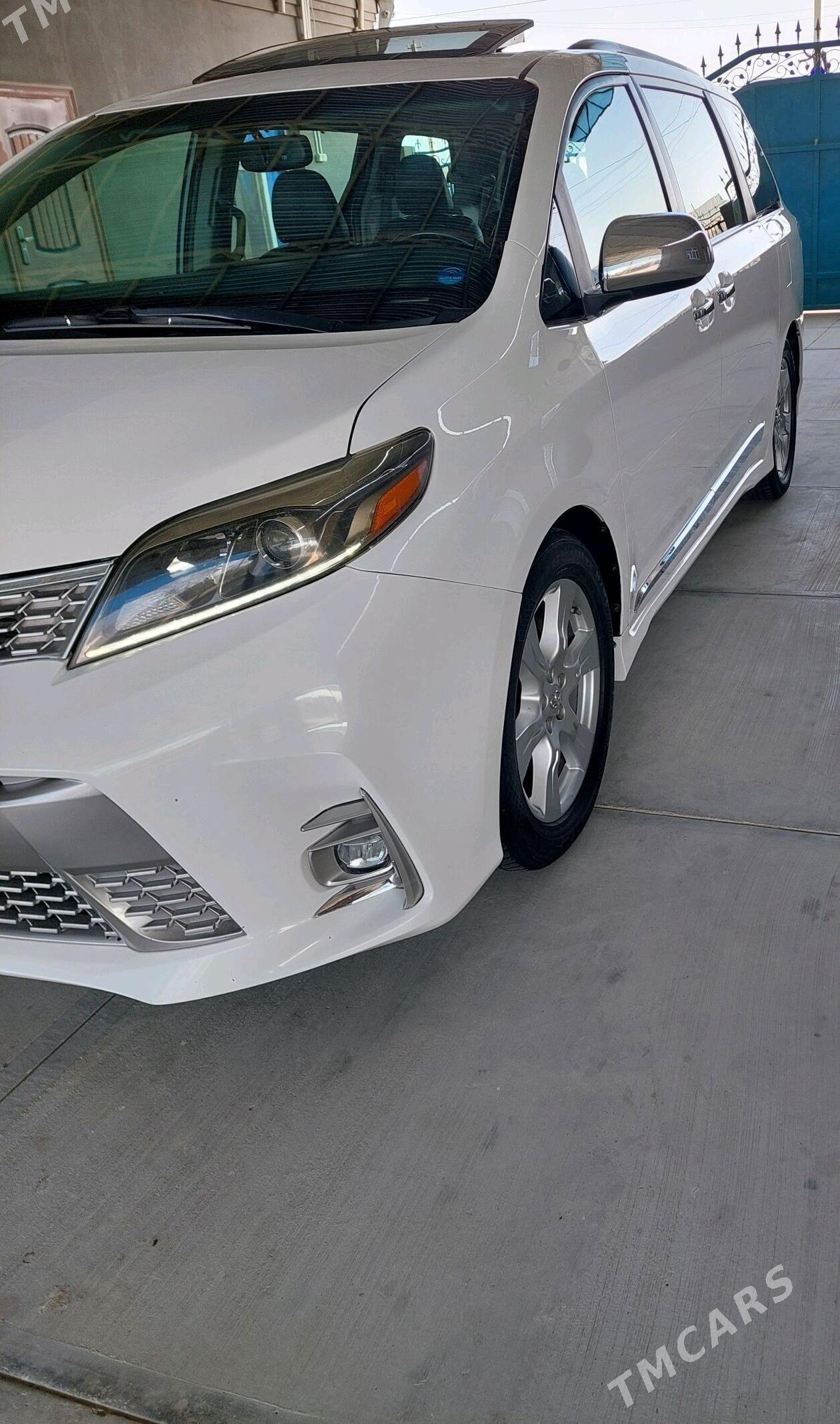 Toyota Sienna 2017 - 450 000 TMT - Ашхабад - img 10