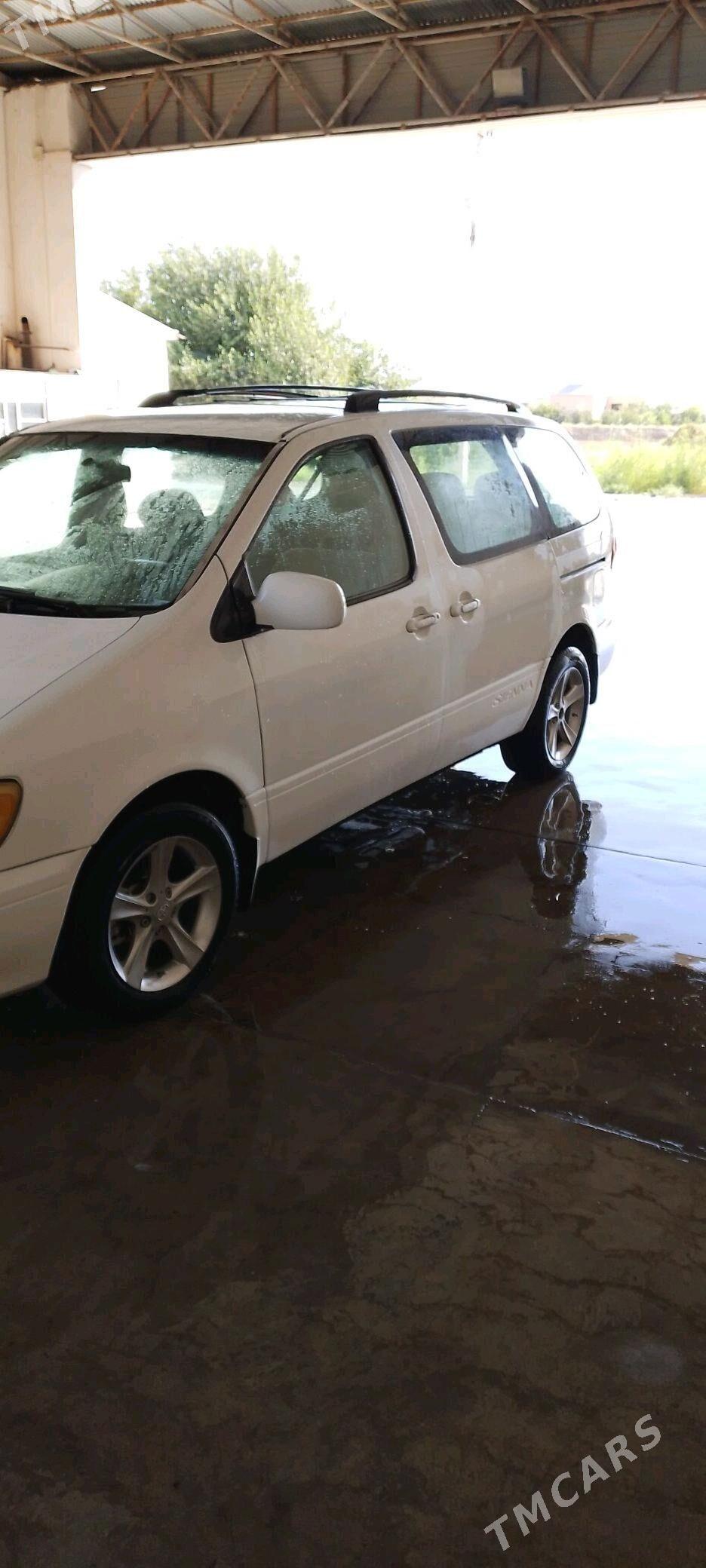 Toyota Sienna 2002 - 150 000 TMT - Мары - img 3