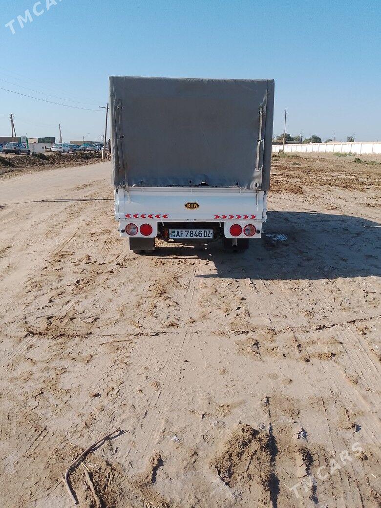 Kia Bongo 2008 - 150 000 TMT - Гурбансолтан Едже - img 2